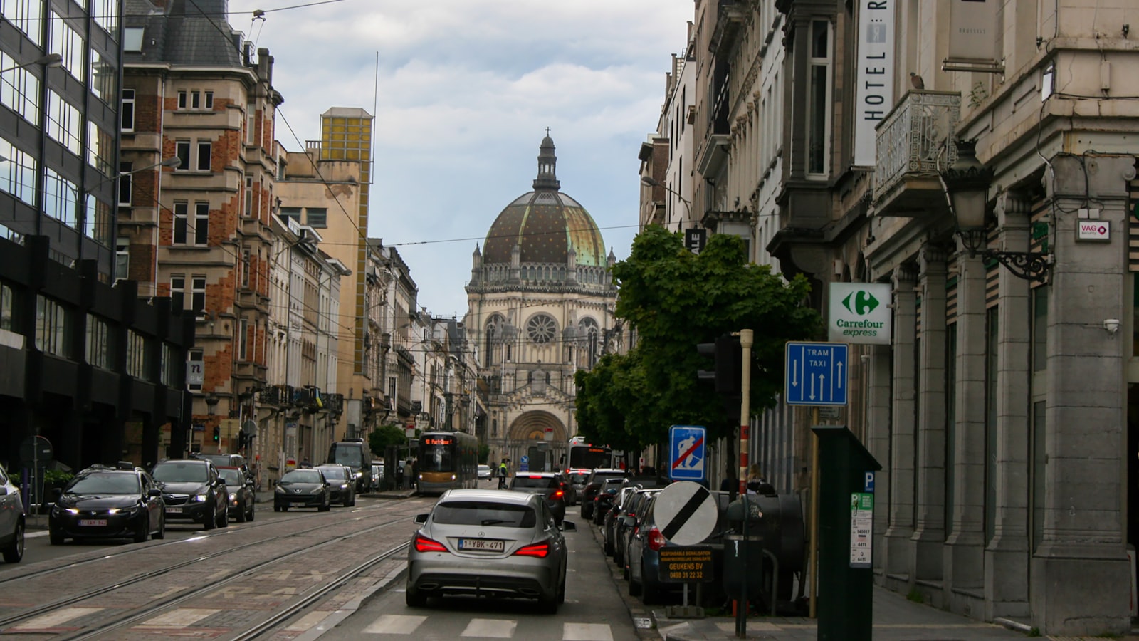 Saint-Marc — accès camion déménagement, façades typiques, parking